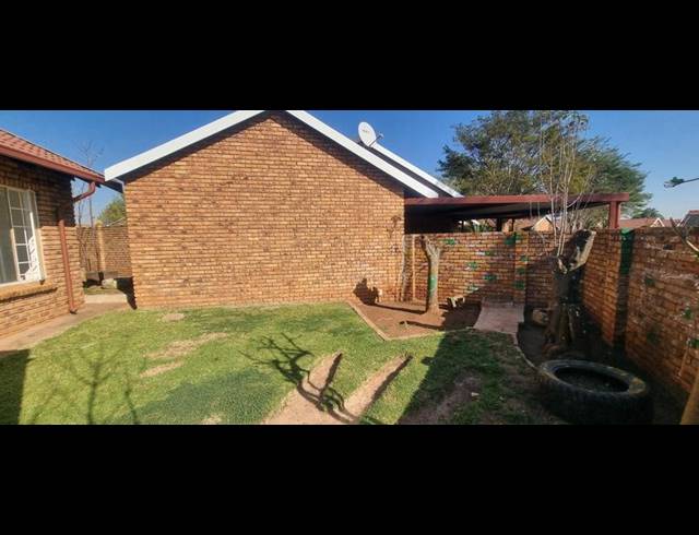 2 BEDROOM TOWNHOUSE FOR SALE IN WIERDAGLEN ESTATE